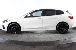 BMW 1 Serie | Cruise | PDC | NAV+ Apple Car Play | EEC | LM 19