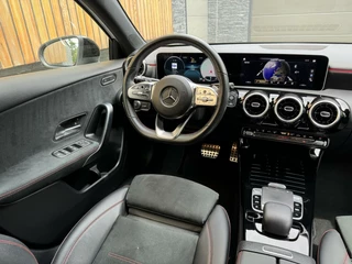 Mercedes-Benz A-Klasse Mercedes A-klasse 200 AMG-styling Automaat | Widescreen Navi | Stoelverwarming | Getint glas | Metallic lak | Parkeersenoren voor en achter | Achteruitrijcamera - afbeelding nr 6