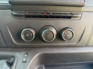 Renault Master Renault Master T33 2.3 DCI 135PK L2H2 Airco Cruise Control Parkeersensoren - afbeelding nr 18