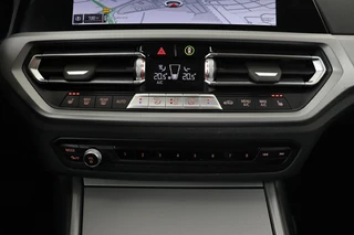BMW 3 Serie BMW 3-serie 318i Business Edition | Stoelverwarming | Camera |  Carplay | Live Cockpit | Full LED | Navigatie | Dodehoek detectie | Climate control - afbeelding nr 13
