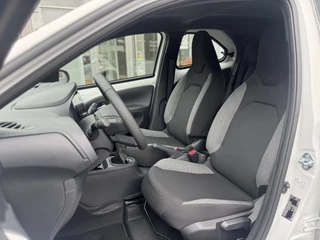 Toyota Aygo Toyota Aygo X 1.0 VVT-i MT Play + Red Pack Apple/Android, Cruise, Voorstoelen verwarmd , All-in Rijklaarprijs - afbeelding nr 4