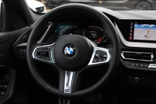 BMW 1 Serie BMW 1 Serie 118i Executive Ed. M Sport / Navigatie / Half leder / 19'' / Sportstoelen / Blackpack / Dakspoiler / Stoelverwarming / Cruise Control / Getint glas - afbeelding nr 13