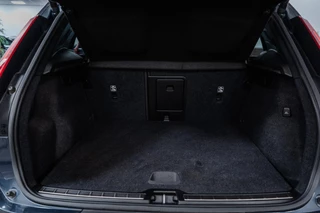 Volvo XC40 Volvo XC40 T2 Geartronic Inscription Pano|Leer|HarmanKardon|Elektrische Achterklep| - afbeelding nr 35