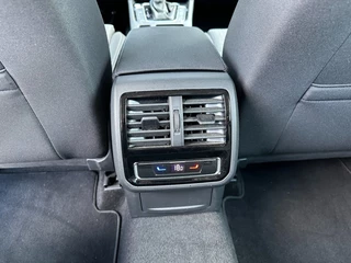 Volkswagen Passat Volkswagen Passat Variant 1.5 TSi Aut. Business Camera Trekhaak - afbeelding nr 40