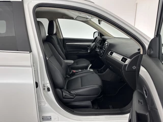 Mitsubishi Outlander Aut. *NAVI-FULLMAP | LEATHER-FABRIC | COMFORT-SEATS | CAMERA | ECC | KEYLESS | SHIFT-PADDLES | TOWBAR | 16