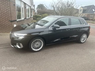 Audi A3 Audi A3 Sportback 30 TFSI Business edition SPORTSTOELEN CARPLAY DIGITAAL DASHBOARD CLIMATE CONTROLE ZEER MOOIE AUTO!! - afbeelding nr 2