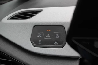 Volkswagen ID.3 Volkswagen ID.3 First Max 58 kWh / Full option! / Panoramadak / Camera / Head-up / Keyless / 20'' / ACC / Dodehoek / Elektr. stoelen / Massage / Navigatie / Stuurverwarming - afbeelding nr 27