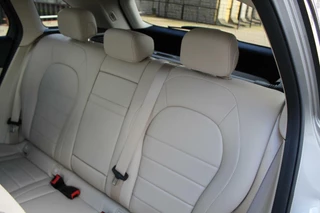 Mercedes-Benz GLC Mercedes GLC-klasse 200 Pano/Distronic/trekhaak/Led/Widescreen - afbeelding nr 42