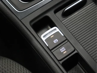 Volkswagen Golf [APPLE CARPLAY, ADAPTIVE CRUISE, SCHUIFKANTELDAK, PDC V+A, TREKHAAK, CLIMATE CONTROL, NAVIGATIE, NIEUWSTAAT] - afbeelding nr 17
