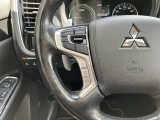 Mitsubishi Outlander Mitsubishi Outlander 2.0 PHEV Instyle+ 203 pk 4WD AUT. | 1e eigenaar | dealer onderhouden | navigatie | trekhaak | leder interieur - afbeelding nr 30
