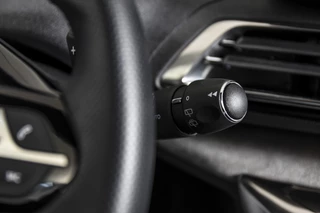 Peugeot 5008 | Dig. Cockpit | Adapt. Cruise | Stoelverw. | PDC | Camera | NAV + App. Connect | ECC | Elek. Klep | LM 19