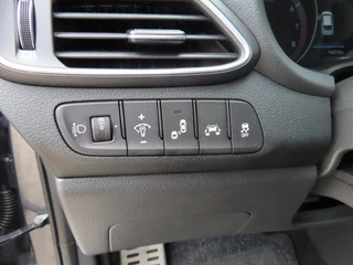 Hyundai i30 Hyundai i30 1.4 T-GDI Aut. Ecc Cruise Navi Trekhaak Pdc 2018 - afbeelding nr 16