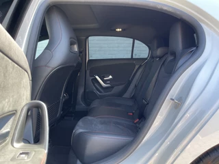 Mercedes-Benz A-Klasse Mercedes-Benz A-Klasse 200 Business Solution AMG | Pano | Trekhaak | ACC | 360* Camera | LED | DAB+ | 18 inch - afbeelding nr 29