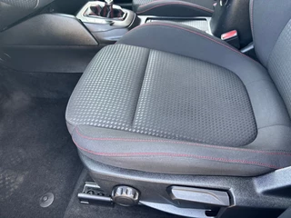 Ford Focus Ford Focus 1.0 ST-LINE 125 PK NAVI AIRCO/ECC PDC - afbeelding nr 42