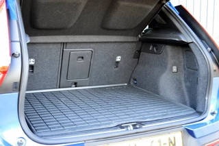 Volvo XC40 Rijklaarprijs-Garantie Leder Interieur Panorama dak Led Camera - afbeelding nr 10