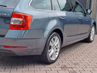 Škoda Octavia Škoda Octavia Combi 1.0 TSI Greentech Ambition Business | LED | Trekhaak | Navi | PDC | App-connect | - afbeelding nr 39