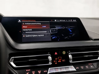 BMW 1 Serie Automaat (APPLE CARPLAY, GROOT NAVI, STUUR/STOELVERWARMING, LEDEREN SPORTSTOELEN, HARMAN/KARDON, CAMERA, GETINT GLAS, ADAPTIVE CRUISE, ELEK ACHTERKLEP, NIEUWE APK, NIEUWSTAAT) - afbeelding nr 35