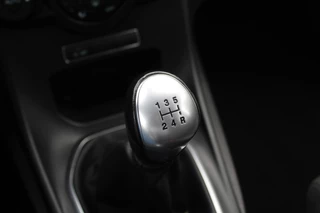 Ford Fiesta Ford Fiesta 1.0 EcoBoost ST Line / Navigatie / Parkeerhulp achter / 17'' / Xenon / DAB / Getint glas / Cruise Control - afbeelding nr 25