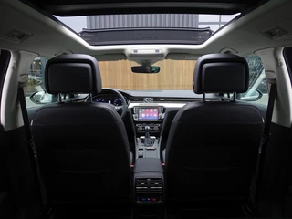 Volkswagen Passat Volkswagen Passat Variant TSI GTE 218PK DSG / Highline / R-Line / LED - afbeelding nr 12