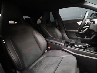 Mercedes-Benz CLA [APPLE CARPLAY, CAMERA, CRUISE CONTROL,STOELVERWARMING, SFEERVERLICHTING, PDC 360, LED LAMPEN PEFORMANCE, HALF LEDER, FLIPPERS, NAVIGATIE, NIEUWSTAAT] - afbeelding nr 9