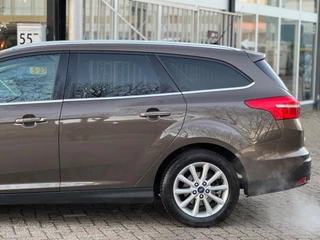 Ford Focus Ford Focus Wagon 1.0 Automaat Dealeronderhouden Volle opties Stuurverwarming Parkeerhulp+sensoren Cruise Navigatie Bluetooth - afbeelding nr 21