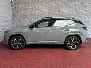 Hyundai Tucson Hyundai Tucson NIEUWE AUTO 1.6 T-GDI PHEV 252PK 4WD N-LINE SKY PANO. 360.CAMERA ELEK.KLEP ELEK.STOEL/GEHEUG.VERWARMD SUBWFR 19''LMV ZWARTE HEMEL HEADUP STOELKOELING STUURVERW. PLUG IN HYBRIDE - 5 JAAR GARANTIE 4X4 - afbeelding nr 81