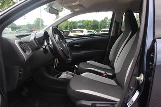 Toyota Aygo Toyota Aygo 1.0 VVT-i x-play / Camera / Navigatie / 15'' / Bluetooth / Airco - afbeelding nr 10