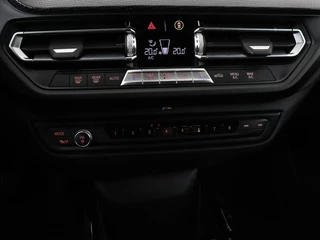 BMW 1 Serie BMW 1-serie 118i M Sport | Trekhaak | Carplay | Navigatie |  Sportstoelen | Half leder | Full LED | Climate control | Parkeerhulp - afbeelding nr 28
