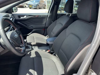Ford Focus Ford Focus 1.0 EcoBoost Hybrid ST Line 125PK Winterpack Cruise Navi Camera SYNC4 Climate Privacy Glass Parkeersensoren *Sportief* - afbeelding nr 3