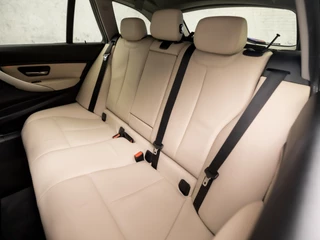 BMW 3 Serie 184Pk Automaat (GROOT NAVI, CLIMATE, GETINT GLAS, LEDEREN SPORTSTOELEN, CRUISE, PARKEERSENSOREN, NIEUWE APK, NIEUWSTAAT) - afbeelding nr 14