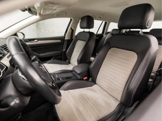 Volkswagen Passat Volkswagen Passat Variant 1.4 TSI ACT Highline 150Pk Automaat (APPLE CARPLAY, GROOT NAVI, CLIMATE, STOELVERWARMING, SPORTSTOELEN, KEYLESS, ADAPTIVE CRUISE, TREKHAAK, PARKEERSENSOREN, NIEUWSTAAT) - afbeelding nr 13