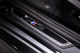 BMW M5 BMW 5-serie Touring M5 V8 Hybrid | Direct leverbaar | Pano | B&W | M Drive | - afbeelding nr 45