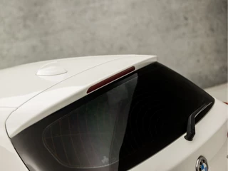 BMW 1 Serie Automaat (NAVIGATIE, CLIMATE, STOELVERWARMING, GETINT GLAS, SPORTSTOELEN, XENON, CRUISE, NIEUWE APK, NIEUWSTAAT) - afbeelding nr 28