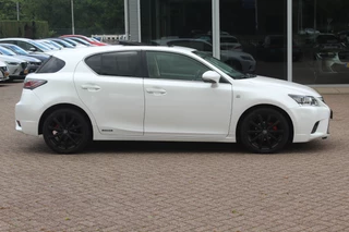 Lexus CT Lexus CT 200h 25th Edition / Camera / Schuifdak / Alcantara / Navigatie / 16'' / Getint glas / Stoelverwarming / Cruise Control - afbeelding nr 5
