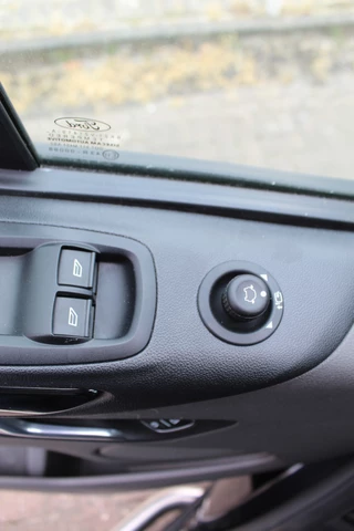 Ford Transit Custom Keurige nette en luxe Ford Transit Custom, slechts 47.000km !. Airco, schuifdeur li+re, LM wielen, stoel-, spiegel- en voorraamverw., side en lane assist, 3-zits, navigatie, telefoonvoorb., camera, pdc v+a, cruise cntrl etc. - afbeelding nr 7