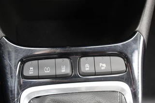 Opel Crossland Opel Crossland 1.2-110pk Turbo 'Elegance'. Mooie en luxe hoogzitter met weinig km's ! Volautm. airco dual, cruise control, camera, comfortstoelen, metallic lak,  LM wielen, navigatie, telefoonvoorb., lane- en side assist, parkeersensoren v+a,  LED verlichting  etc. - afbeelding nr 23