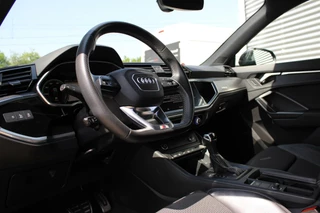 Audi Q3 Audi Q3 Sportback 45 TFSI e S Edition // 3X S-Line - Plat stuur - Trekhaak klapbaar - Black Optic - Ambient - 20