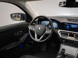BMW 3 Serie BMW 3-serie Touring 320e M Sport (PANORAMADAK,APPLE CARPLAY,NAVI,SFEERVERLICHTING,STOELVERWARMING,CAMERA,LEDER,CRUISE,CLIMATE) - afbeelding nr 29