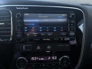 Mitsubishi Outlander Mitsubishi Outlander 2.0 PHEV 4x4 | Luxe | Rockford Audio | 360° Camera | Navi | Schuif-/kanteldak - afbeelding nr 17