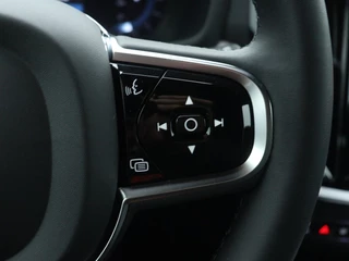 Volvo V60 Volvo V60 2.0 B3 Plus Dark | Sportstoelen | Zwarte hemel | Camera - afbeelding nr 20