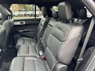 Ford Explorer Ford Explorer 3.0 V6 EcoBoost PHEV ST-Line 457pk | Afneembare Trekhaak | 2.500kg Trekgewicht | Massage stoelen | Panoramadak | Groot Scherm | Adaptieve Cruise - afbeelding nr 10