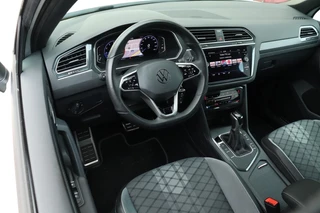 Volkswagen Tiguan Volkswagen Tiguan 1.5 TSI / 2x R-Line / Black Style / Virtual Cockpit / Camera / Matrix LED / Trekhaak / 19