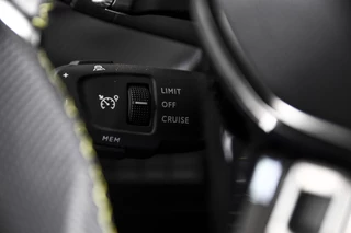 Peugeot 2008 Peugeot 2008 1.2 PureTech 130 PK GT - Automaat | Dig. Cockpit | Adapt. Cruise | Elek. stoel | Stoelverw. | PDC | Camera | NAV + App. Connect | ECC | LM 17