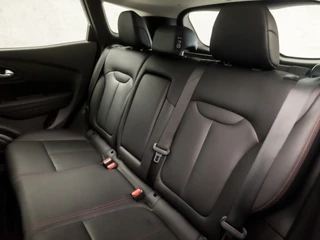 Renault Kadjar Automaat (PANORAMADAK, NAVIGATIE, VIRTUAL COCKPIT, LEDEREN SPORTSTOELEN, STOELVERWARMING, CAMERA, KEYLESS, BOSE AUDIO, LED KOPLAMPEN, NIEUWE APK, NIEUWSTAAT) - afbeelding nr 17