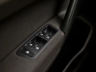 Volkswagen Golf Sportsvan Automaat (NAVIGATIE, CLIMATE, STOELVERWARMING, ADAPTIVE CRUISE, SPORTSTOELEN, PARKEERSENSOREN, GETINT GLAS, LM VELGEN, NIEUWE APK, NIEUWSTAAT) - afbeelding nr 22