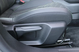 Peugeot 2008 Peugeot 2008 1.2 130PK AUTOMAAT GT PACK | NAVIGATIE | FULL LED KOPLAMPEN | DRAADLOZE APPLE CARPLAY/ANDROID AUTO | ADAPTIVE CRUISE CONTROL | CAMERA VOOR + ACHTER | CLIMATE CONTROL | LICHTMETALEN VELGEN 17
