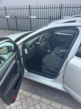 Škoda Octavia Skoda Octavia Combi 1.6 TDI DSG Elegance Businessline - afbeelding nr 10