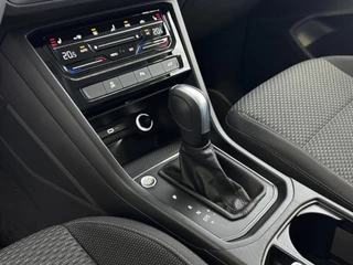 Volkswagen Touran Volkswagen Touran 1.5 TSI 150PK 7P CARPLAY NAVI CAMERA LED ELEK.KLEP VIR.COCKPIT DODE.HOEK DET. STOELVERW KEYLESS 7P 7PERS 09/2024 