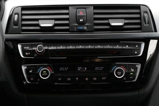 BMW 3 Serie BMW 3-serie Touring 318i |M-SPORT| Shadowline Led Stoelverw Navi Pdc Xenon Sportzetels 110000KM BJ2017 - afbeelding nr 20