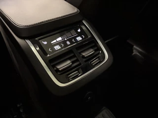 Volvo XC90 Volvo XC90 T8 Recharge AWD R-Design BLACK LONG RANGE PANO/TREKHAAK/HEAD-UP/MEMORY/H&K/CAMERA/ACC/PILOT-ASSIST/KEYLESS/LEER-SPORT/GOOGLE/PRIVACY/20